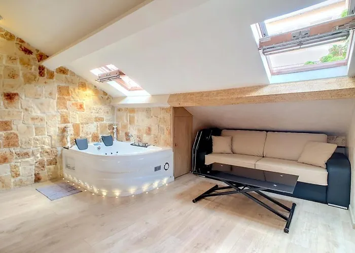 Beautiful With Jacuzzi *