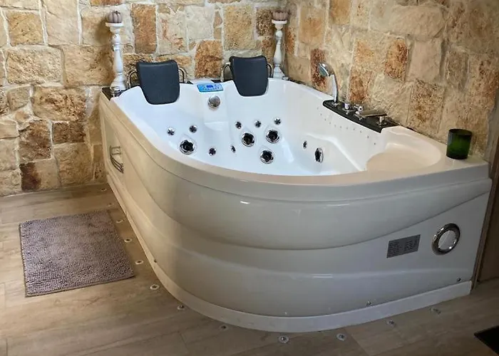 Beautiful With Jacuzzi Appartement *